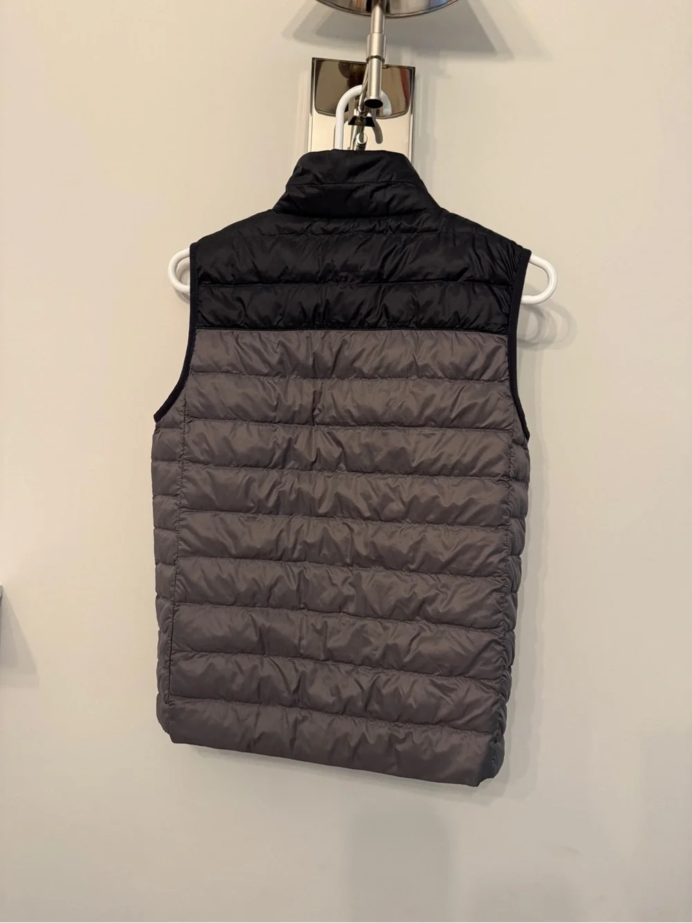 Vineyard Vines Two-Tone Quilted Puffer Vest in Gray and Black